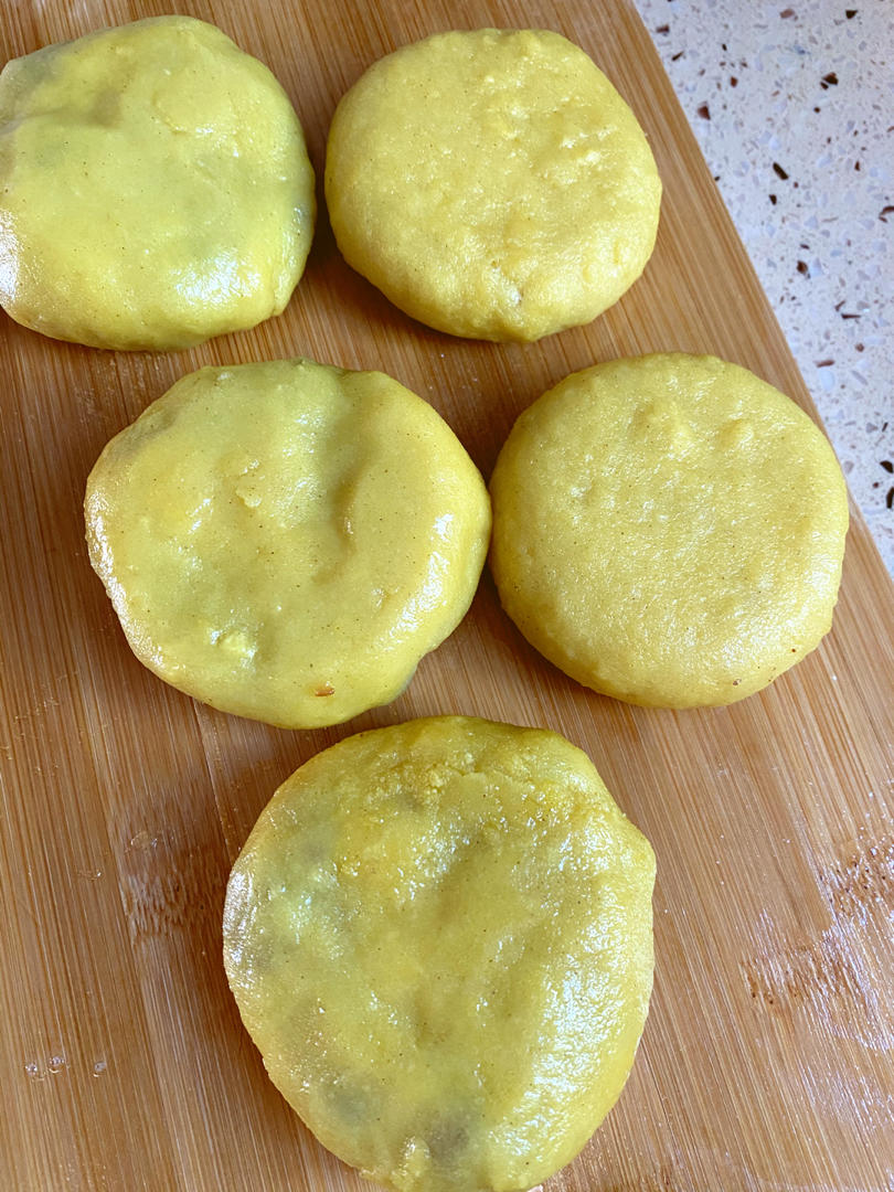 张家口人都爱吃的黄米面炸糕