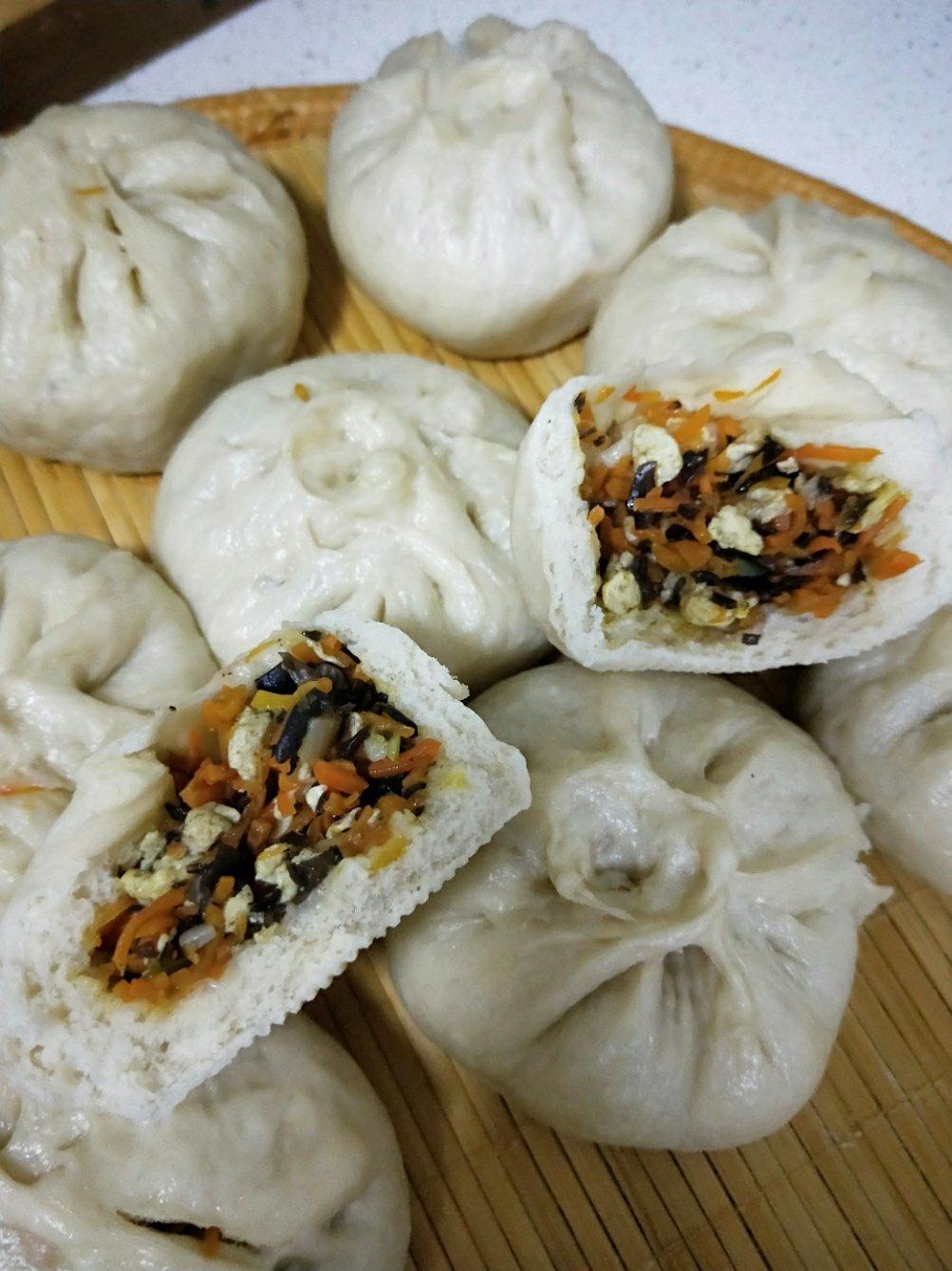 胡萝卜木耳鸡蛋素包子