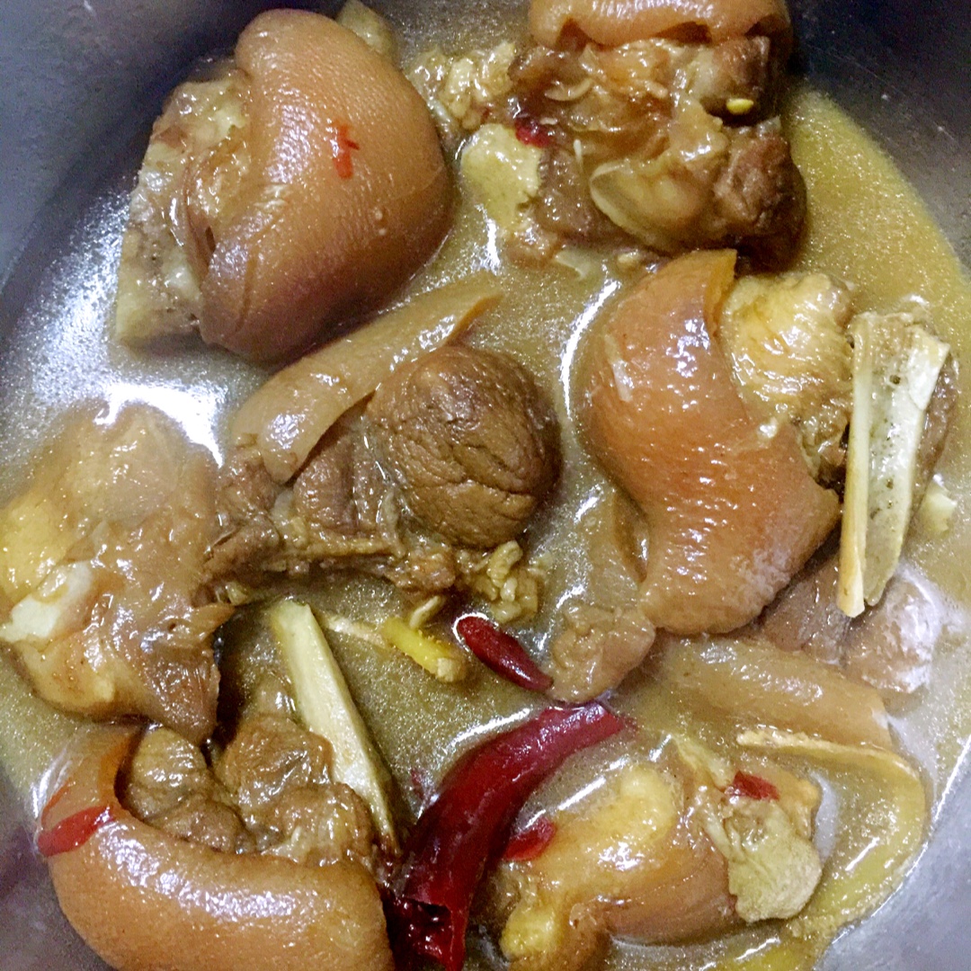 美味的家常菜：红烧猪蹄