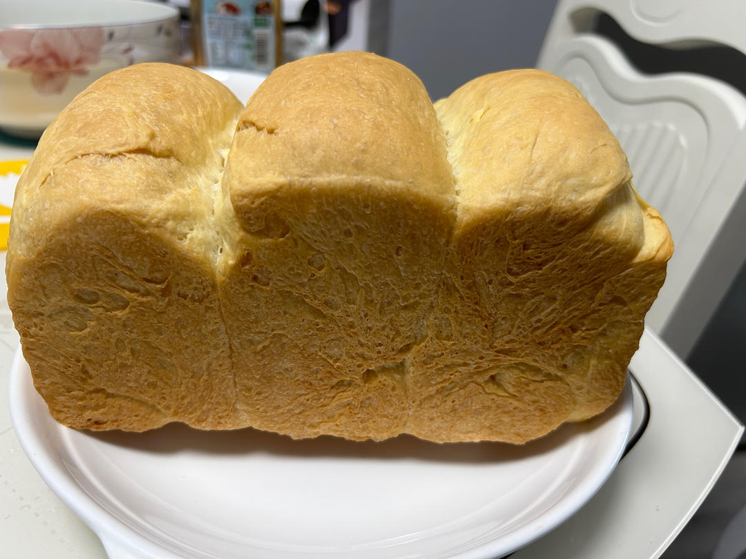 做一次就成功的牛奶吐司面包（手和面揉出手套膜）最后附全麦吐司