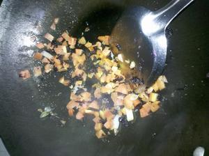 紫菜虾皮蛋炒饭的做法 步骤2