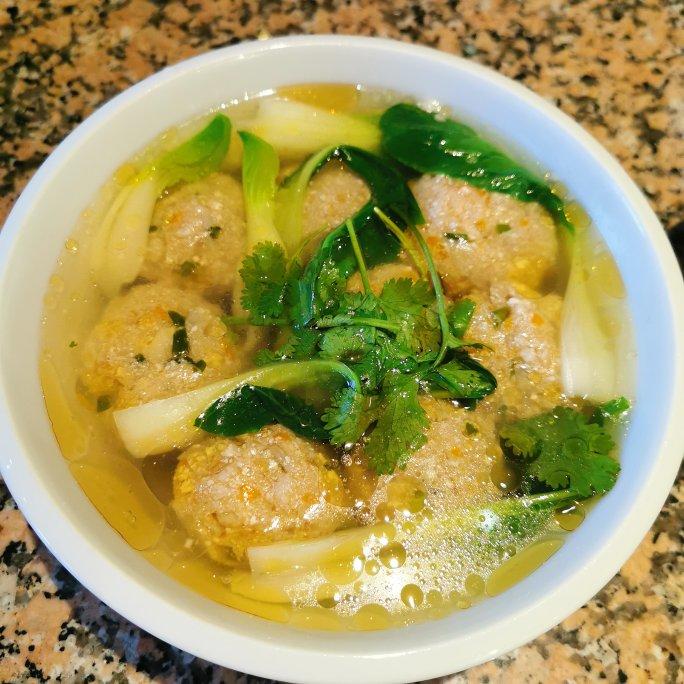砂锅豆腐肉丸子汆萝卜丝汤