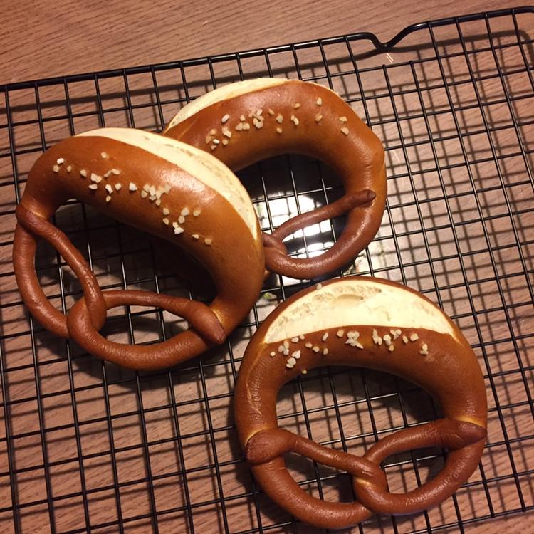 【德国结面包 布雷结面包】有关碱水面包brezel的一切 bretzel brezen