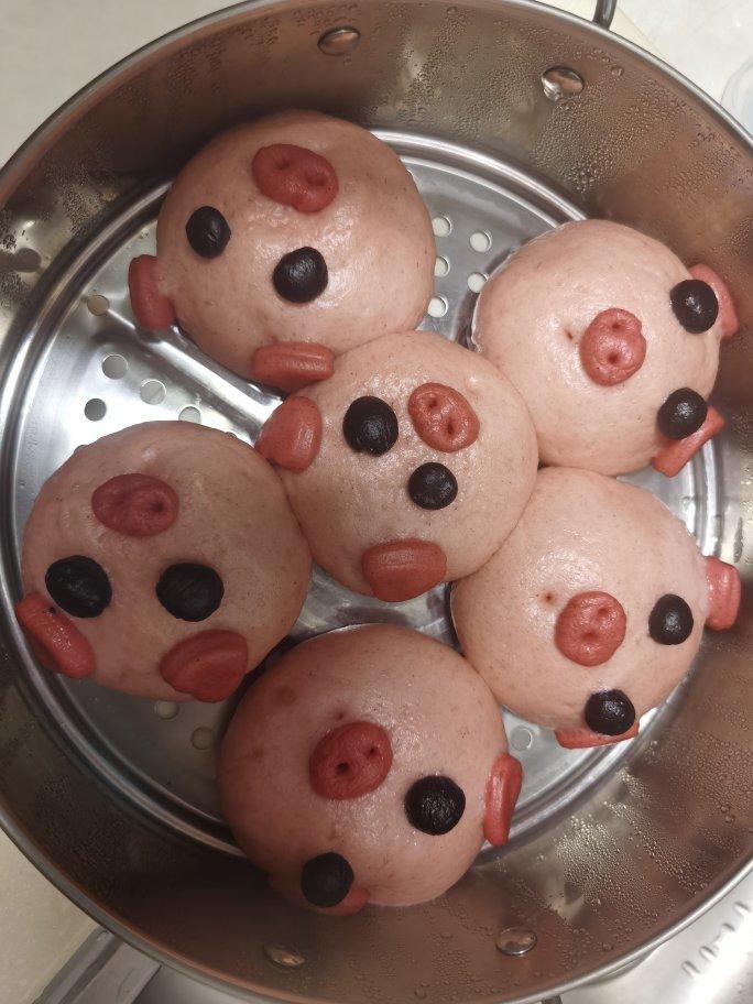 倩茹一做的卡通造型馒头小猪馒头