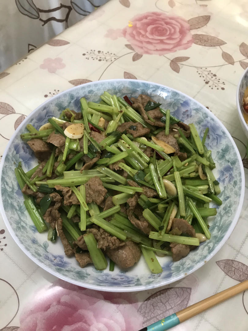芹菜炒牛肉