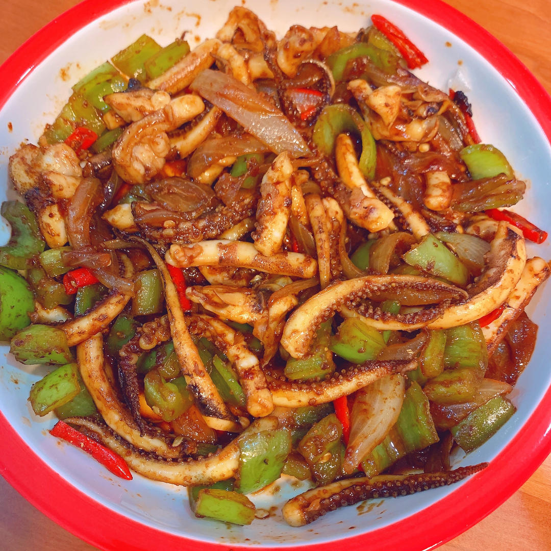 爆炒鱿鱼须，加上这一步，可以与铁板鱿鱼媲美