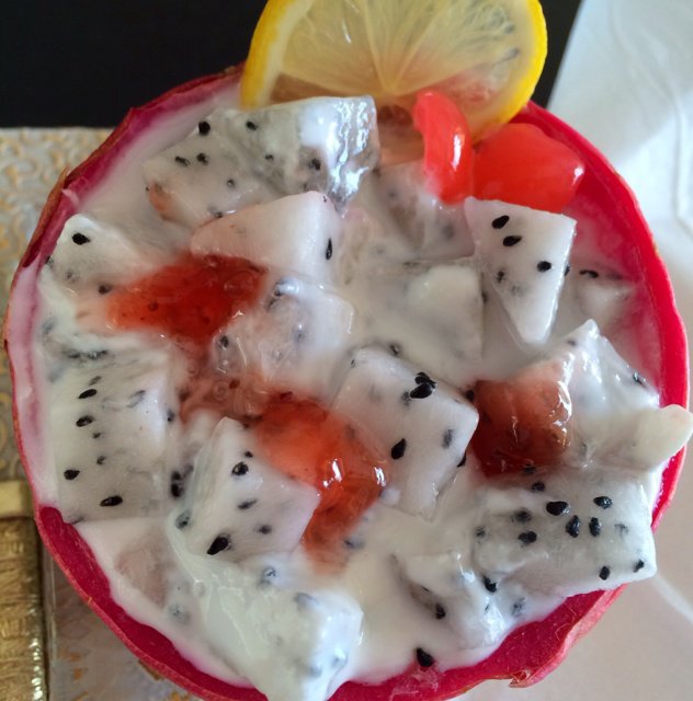 named小小s做的酸奶火龙果香蕉沙拉