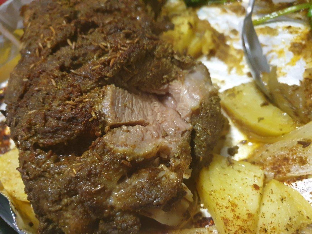 孜然蒜香烤羊腿