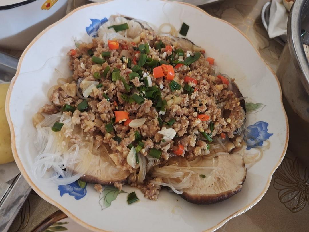 简单好吃的  蒜蓉粉丝蒸香菇