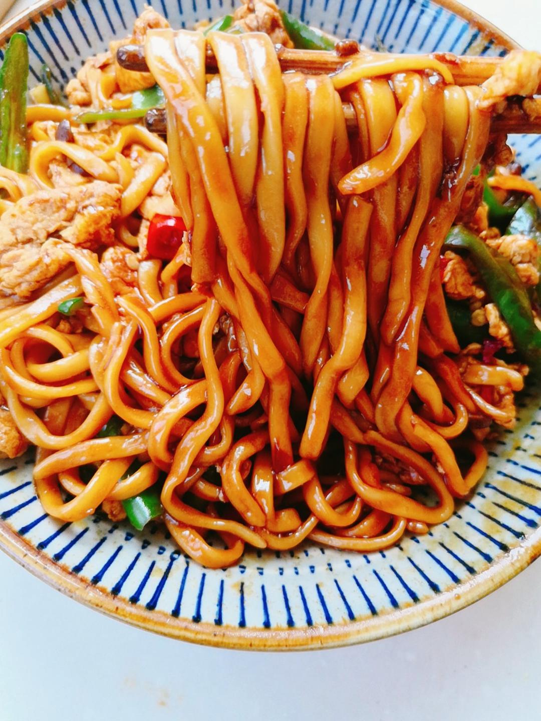 fang做的好吃到尖叫的青椒鸡蛋酱拌面酱香浓郁入味