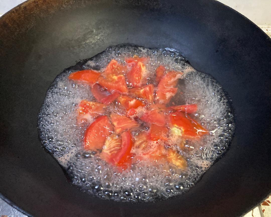 番茄鸡蛋青瓜蔬菜汤🍅🥒🥬清淡饮食，超快手汤的做法 步骤2