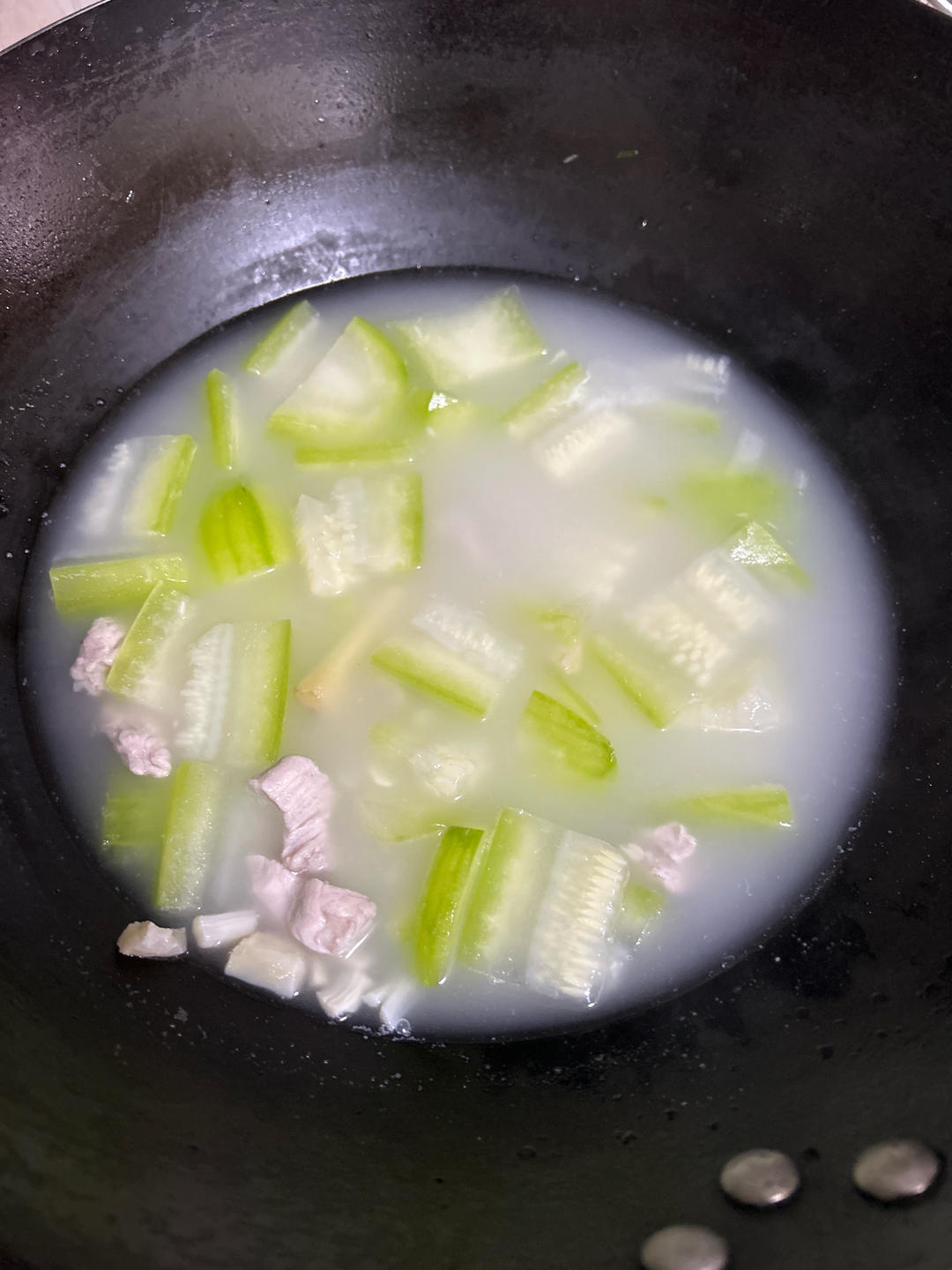 快手靓汤|节瓜瘦肉汤 解暑利尿