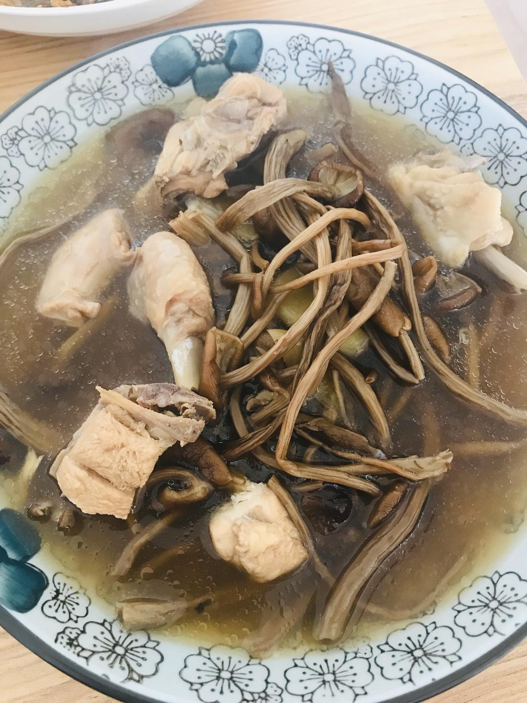 低脂肪 美味 茶树菇鸡汤的做法