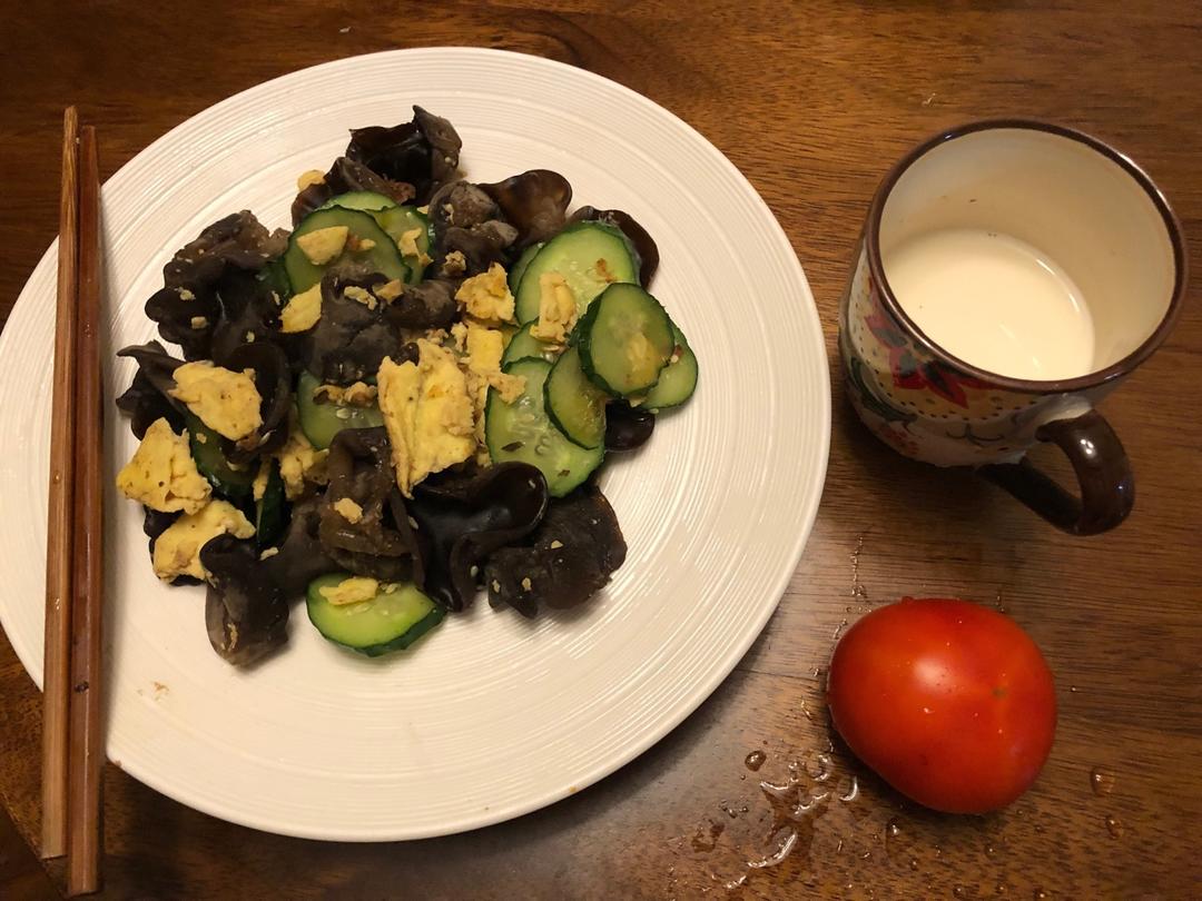 黄瓜木耳鸡蛋