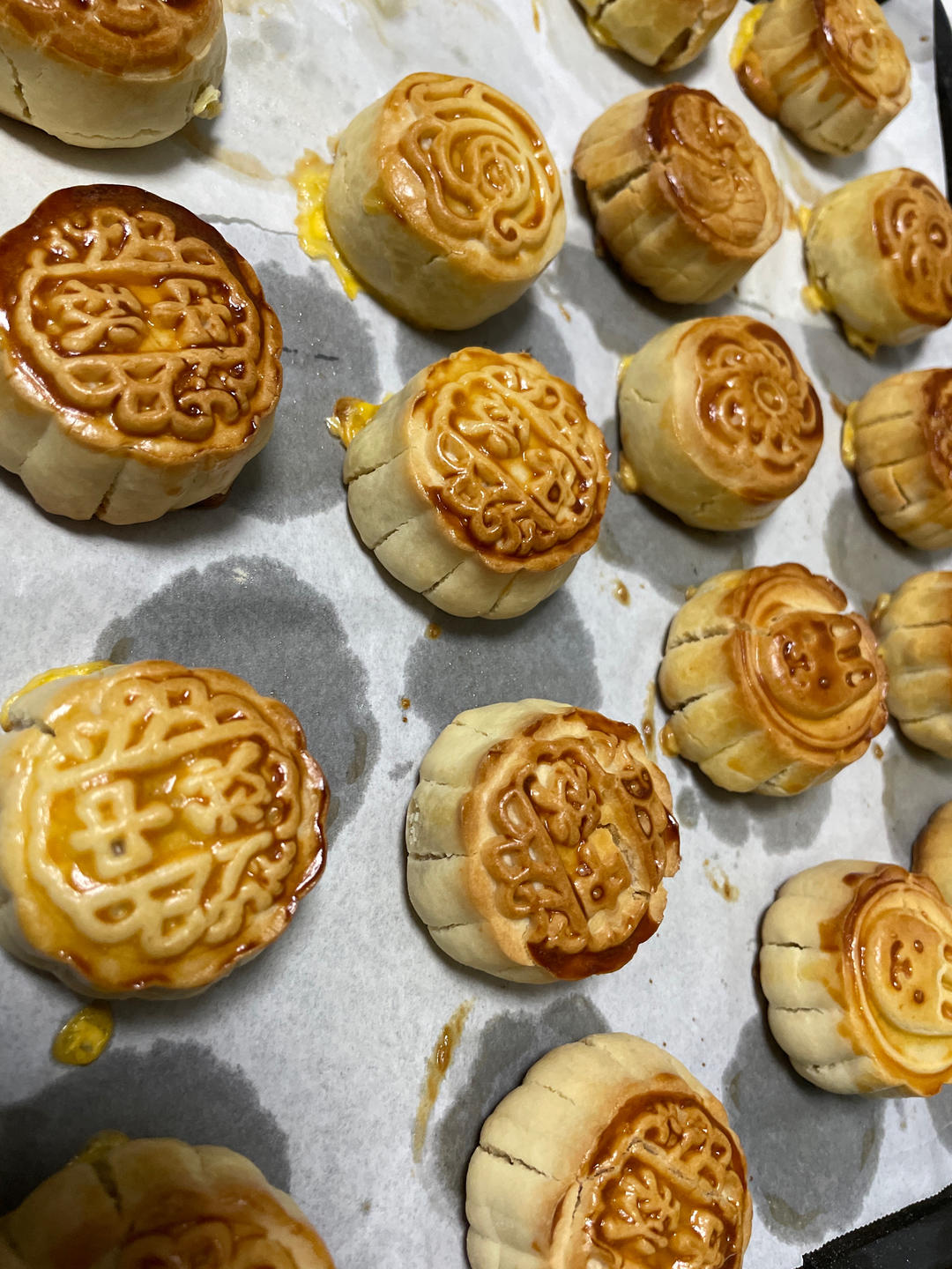 广式月饼—蛋黄莲蓉月饼