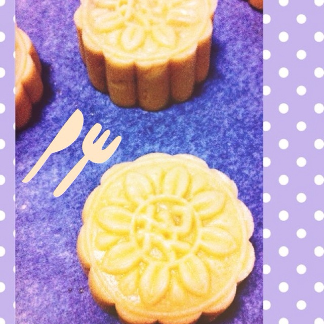 红莲蓉奶油皮月饼
