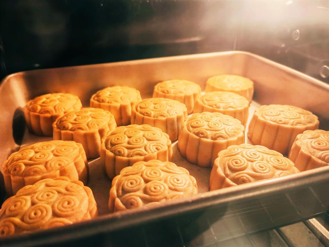 广式月饼—蛋黄莲蓉月饼