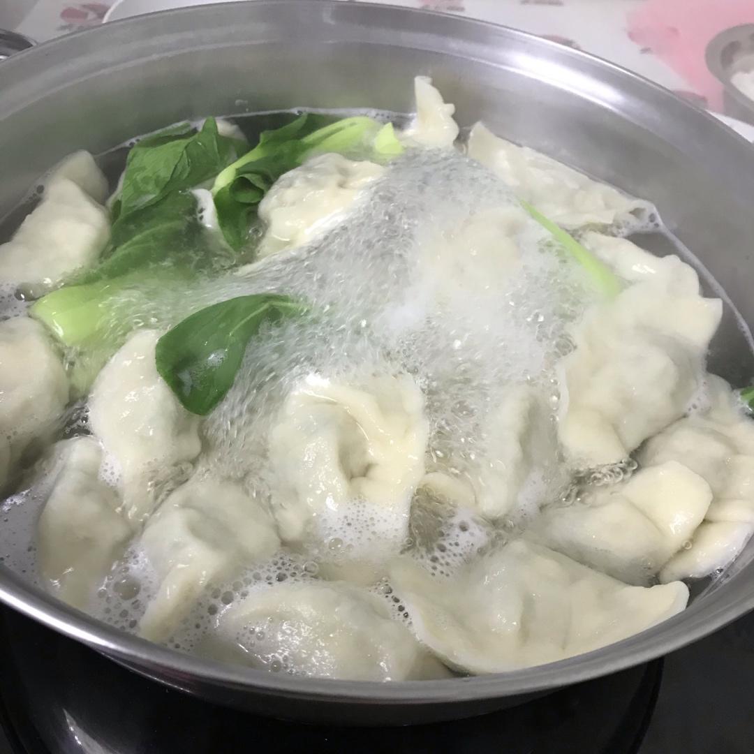 手工揉面三分钟，又韧又薄又好包的饺子皮