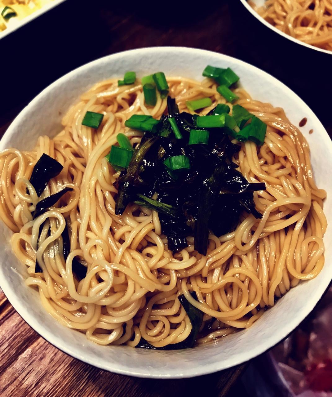 葱油拌面Spring Onion Noodles
