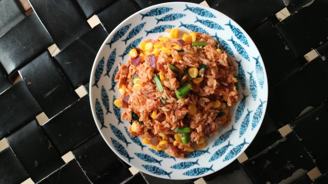 金枪鱼洋葱炒饭