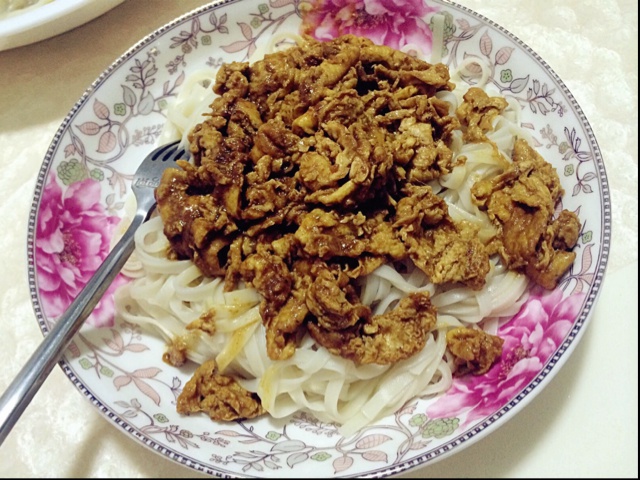 鸡蛋炸酱面