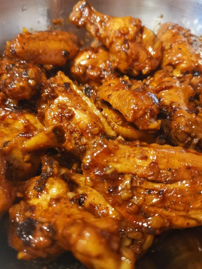 不要再可乐鸡翅了，求求你试试蒜香鸡翅吧，香味捅破天花板！