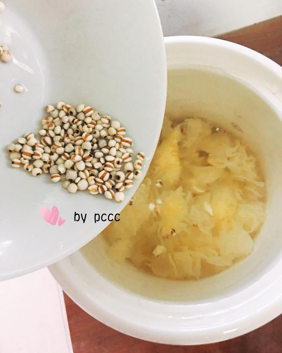 越喝越美丽的银耳雪梨糖水