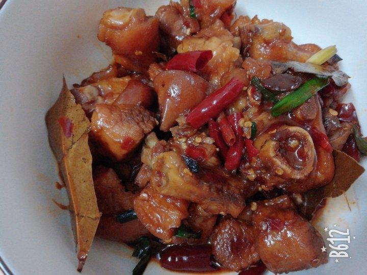 美味的家常菜：红烧猪蹄