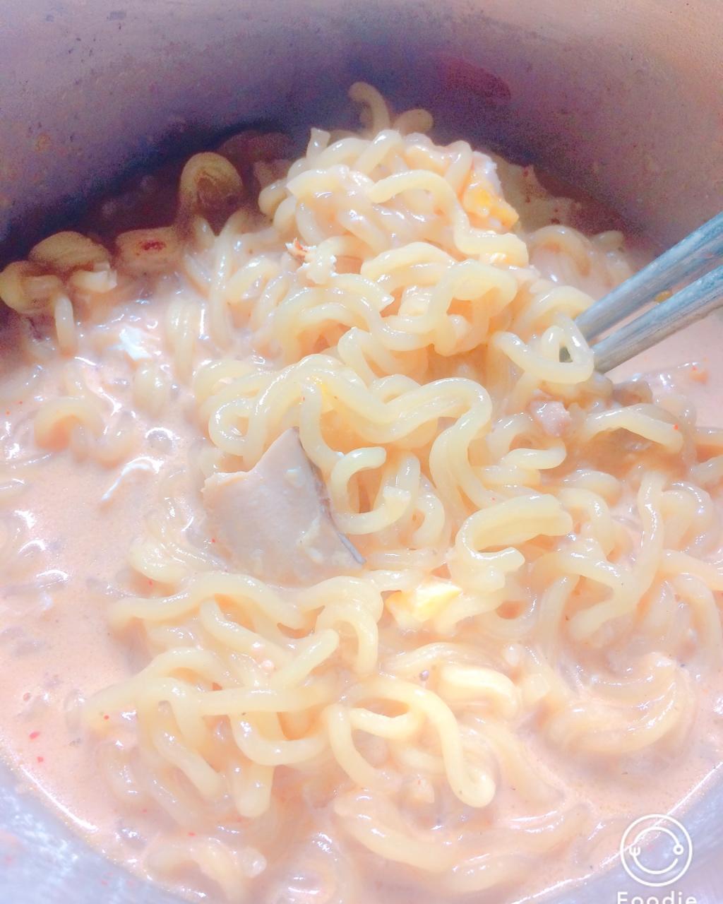 牛奶辛拉面（汤头浓郁，非常好吃）