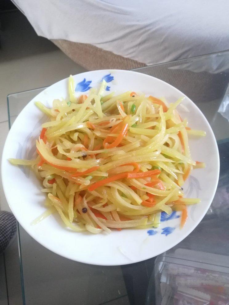 红萝卜丝炒土豆丝