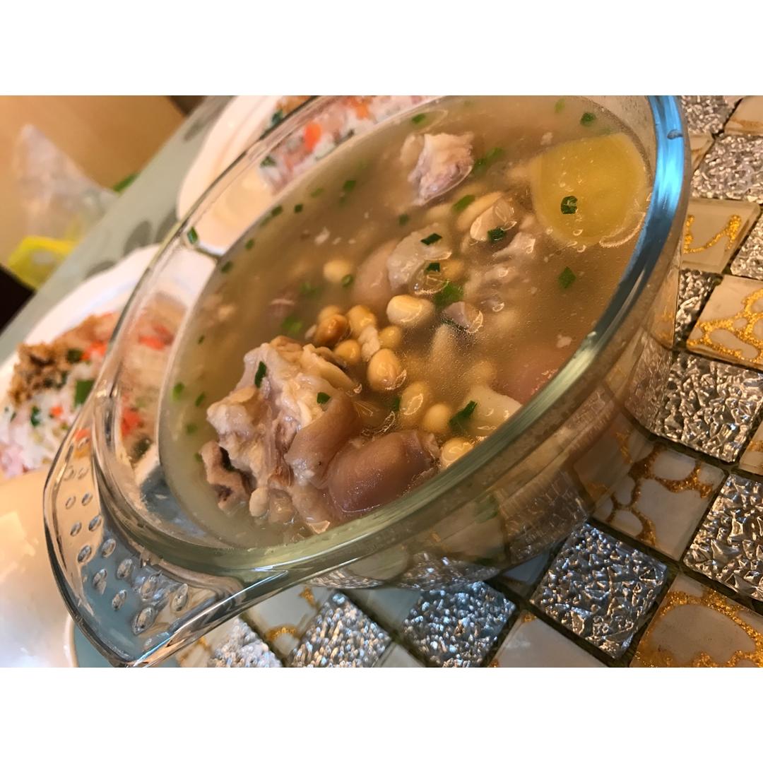 黄豆猪脚汤