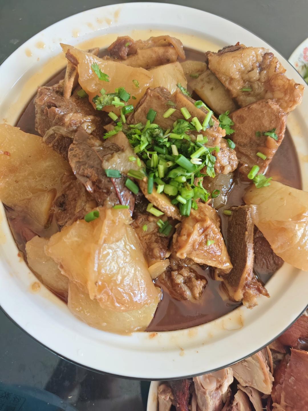 牛肋排炖胡萝卜土豆蕃茄