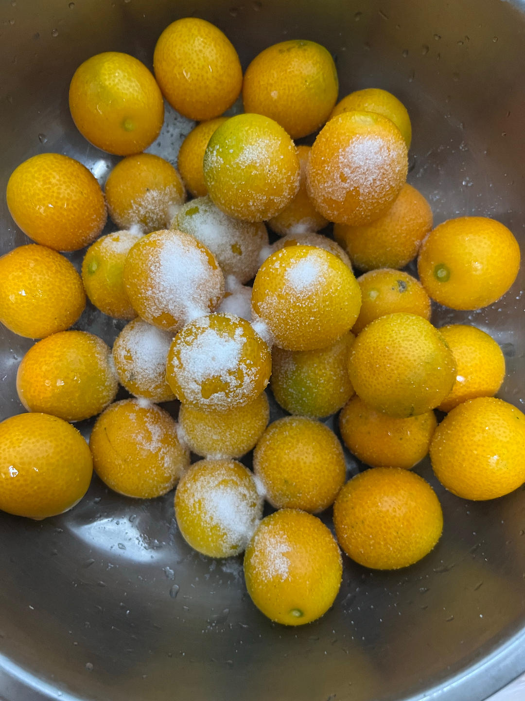 止咳润肺冰糖金桔膏的做法 步骤2