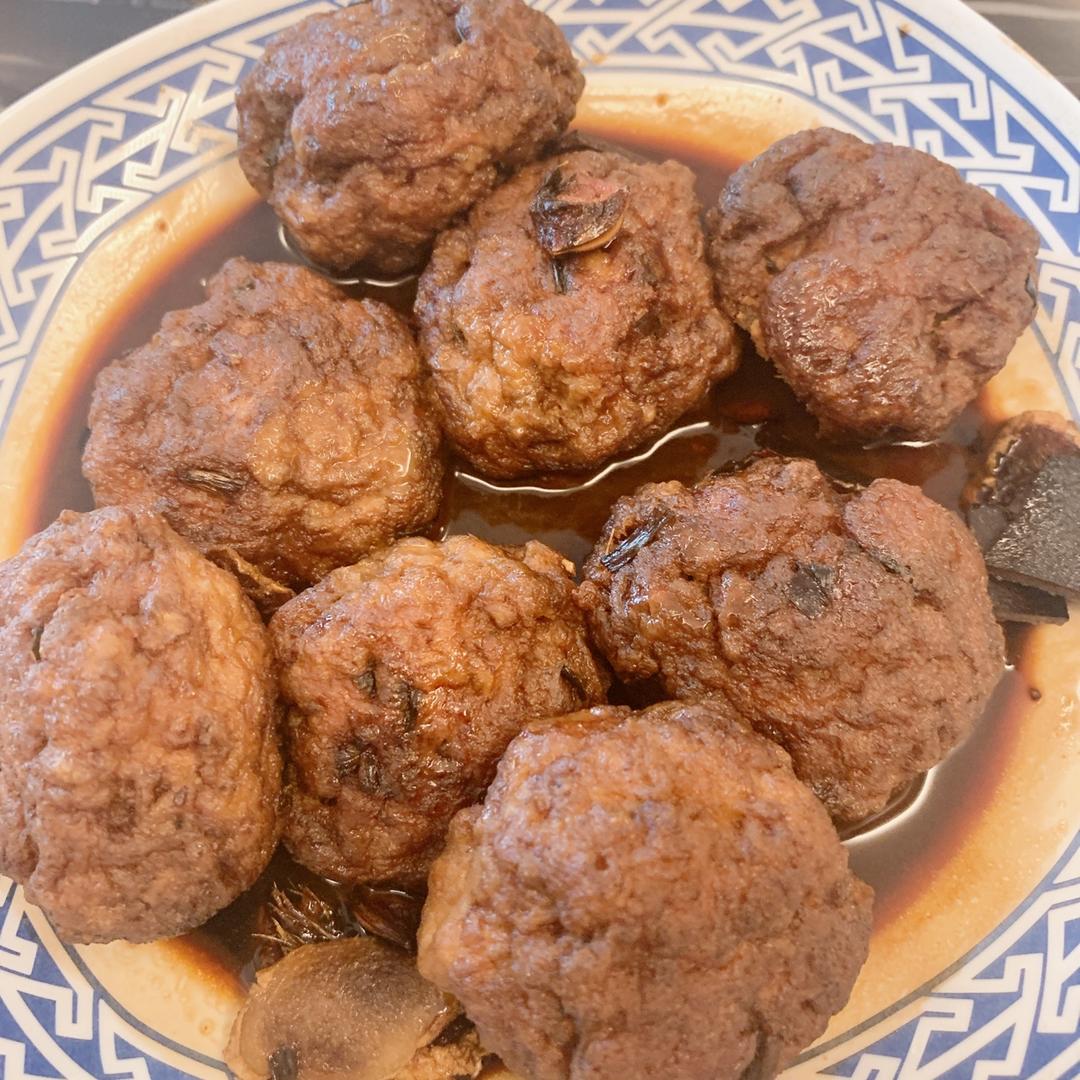 妈妈教我做的红烧狮子头