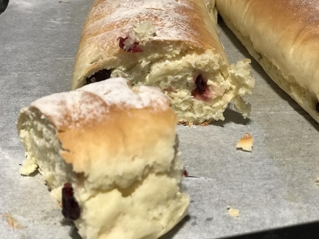 内心柔软的蔓越莓芝士软欧包