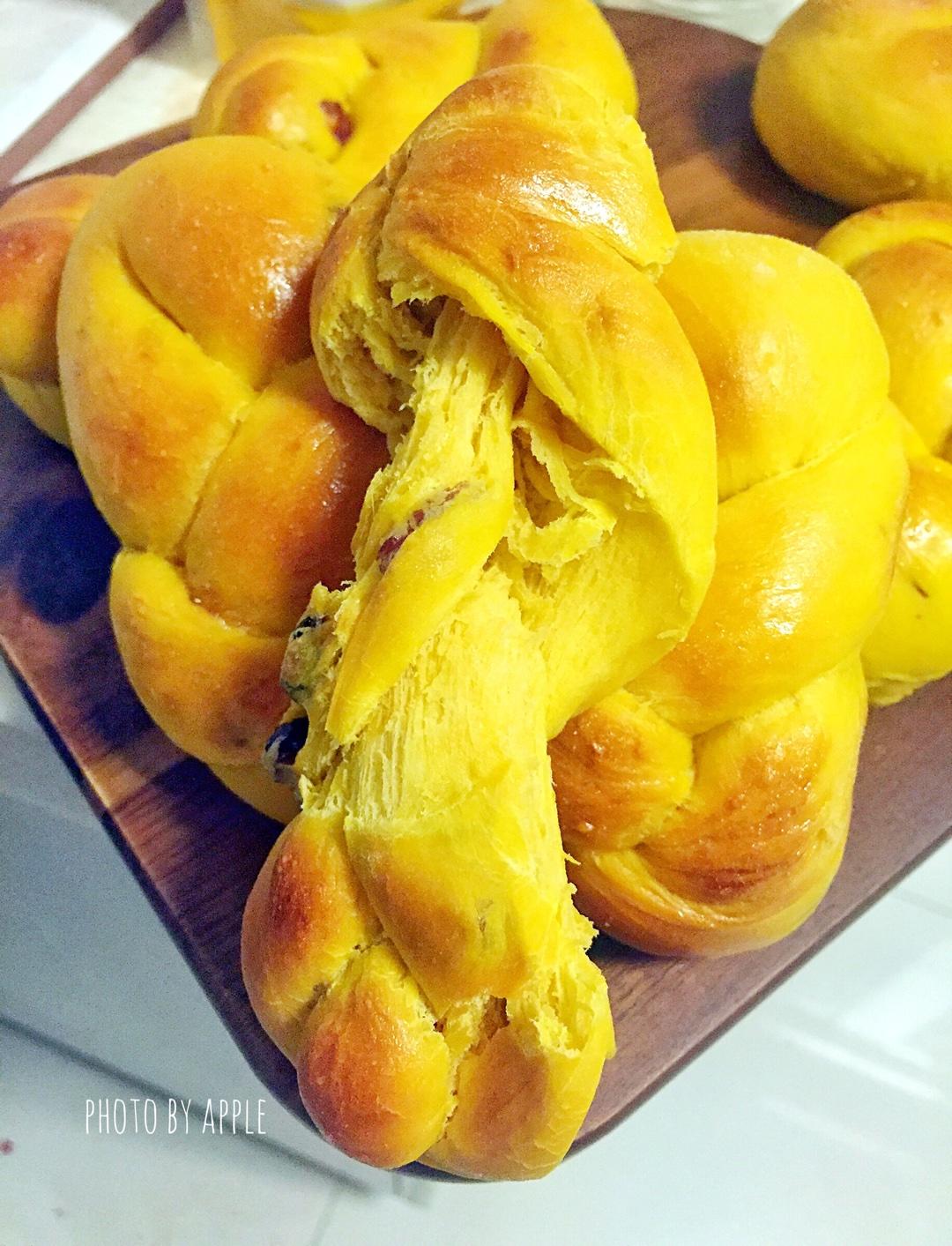 南瓜蔓越梅麻花包的做法