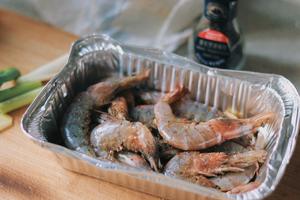 简单又好吃的日式盐烤大虾🦐（家庭烤箱版）的做法 步骤1