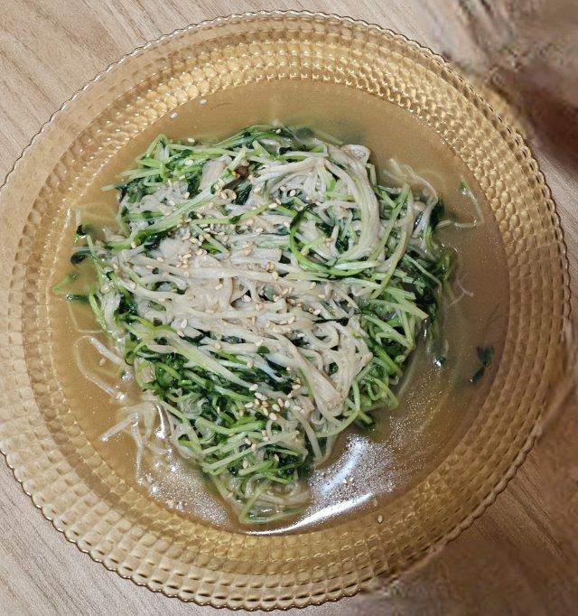 春天的味道🍃豆苗金针菇