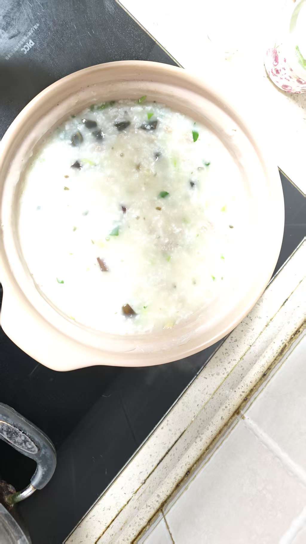 砂锅皮蛋瘦肉粥