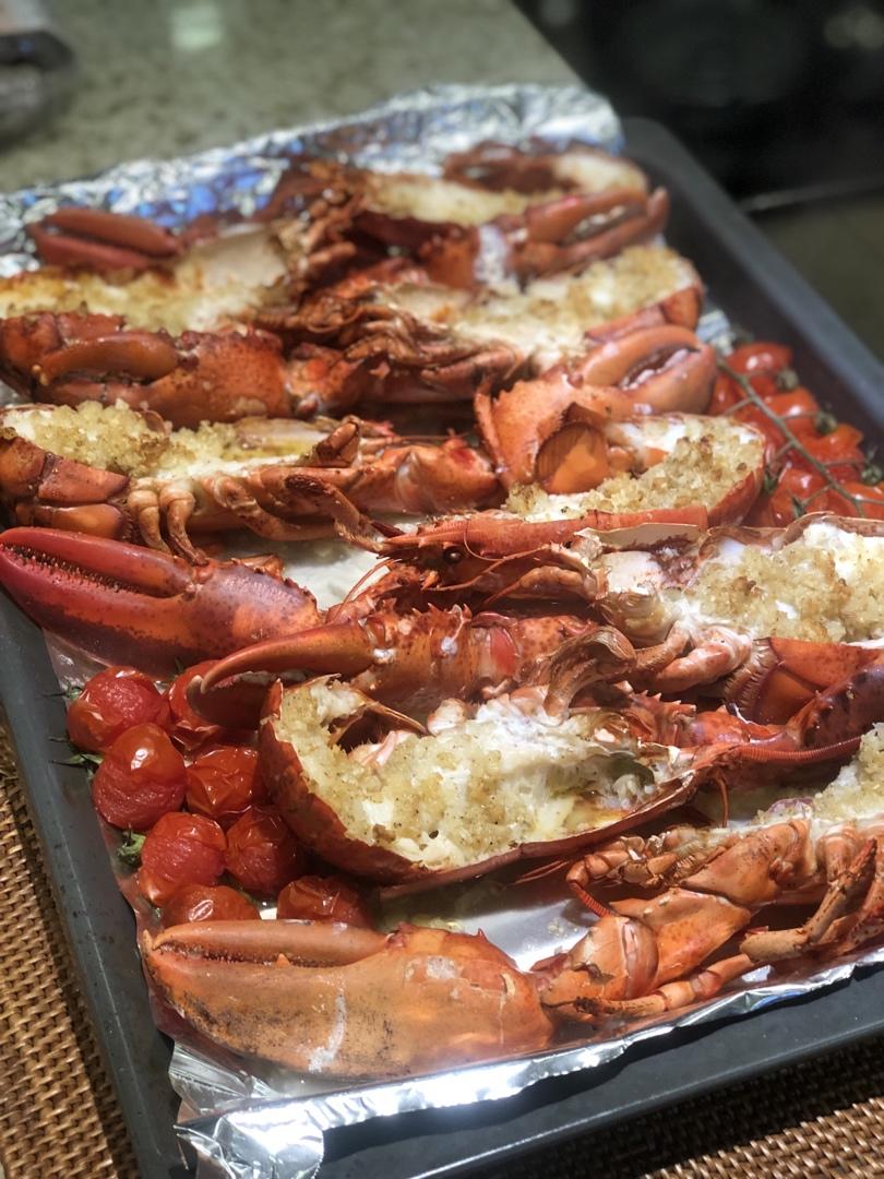 蒜蓉芝士焗波士顿龙虾
