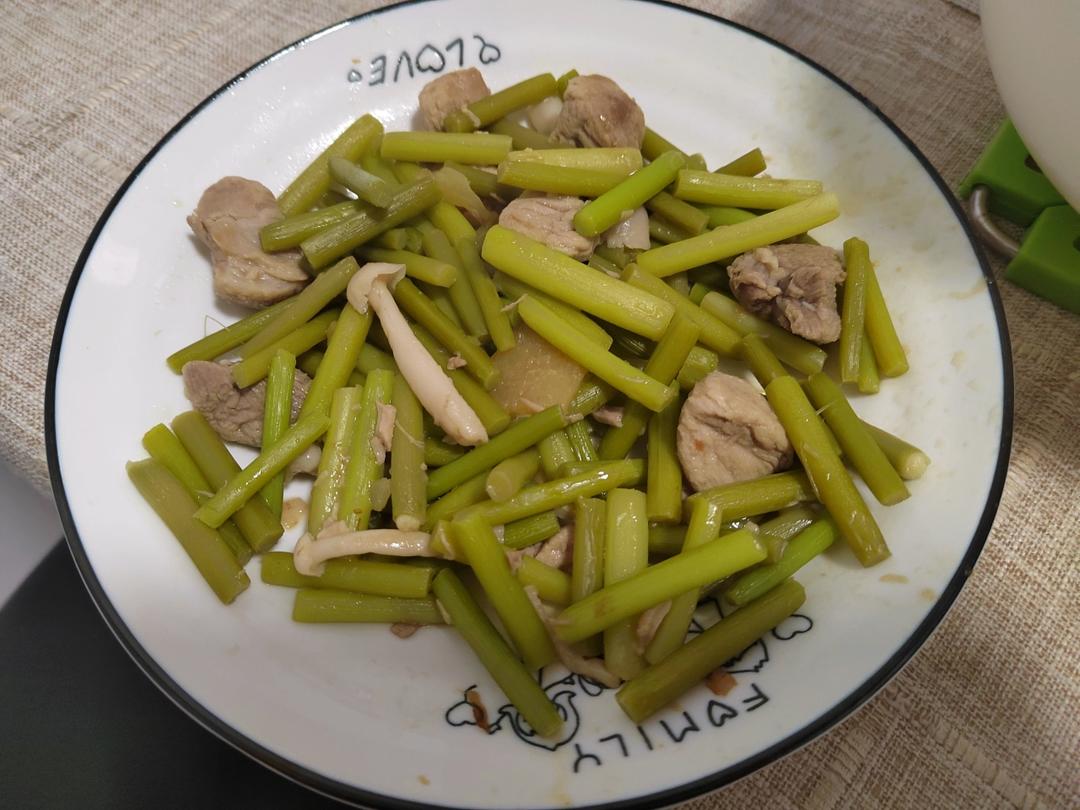 快手家常菜 蒜苔（蒜苗）炒肉