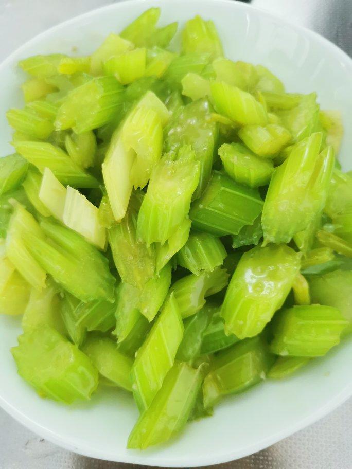究极解油腻好菜：蒜炒西芹