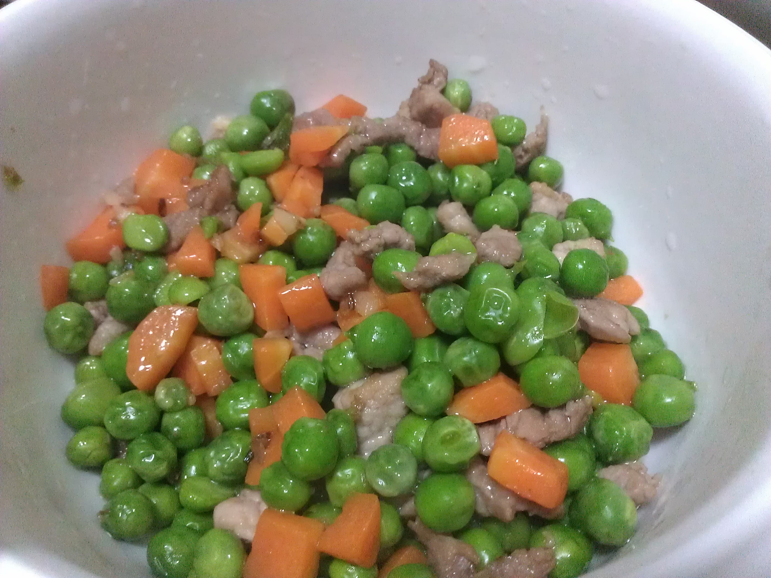 青豌豆炒肉丁