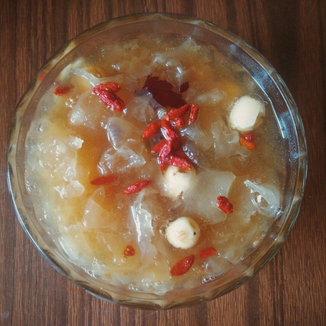 红枣银耳莲子羹