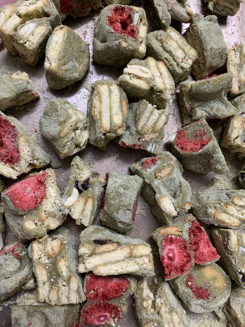 抹茶草莓雪花酥
