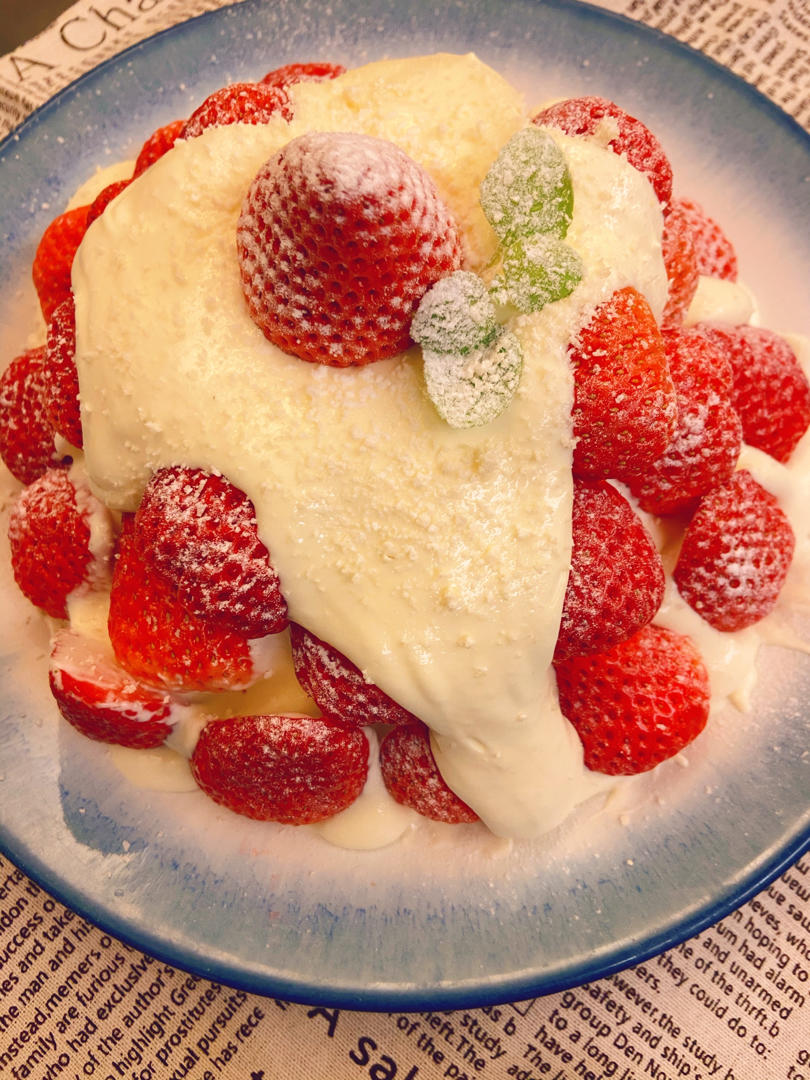 曼食慢语丨草莓芝士雪山蛋糕