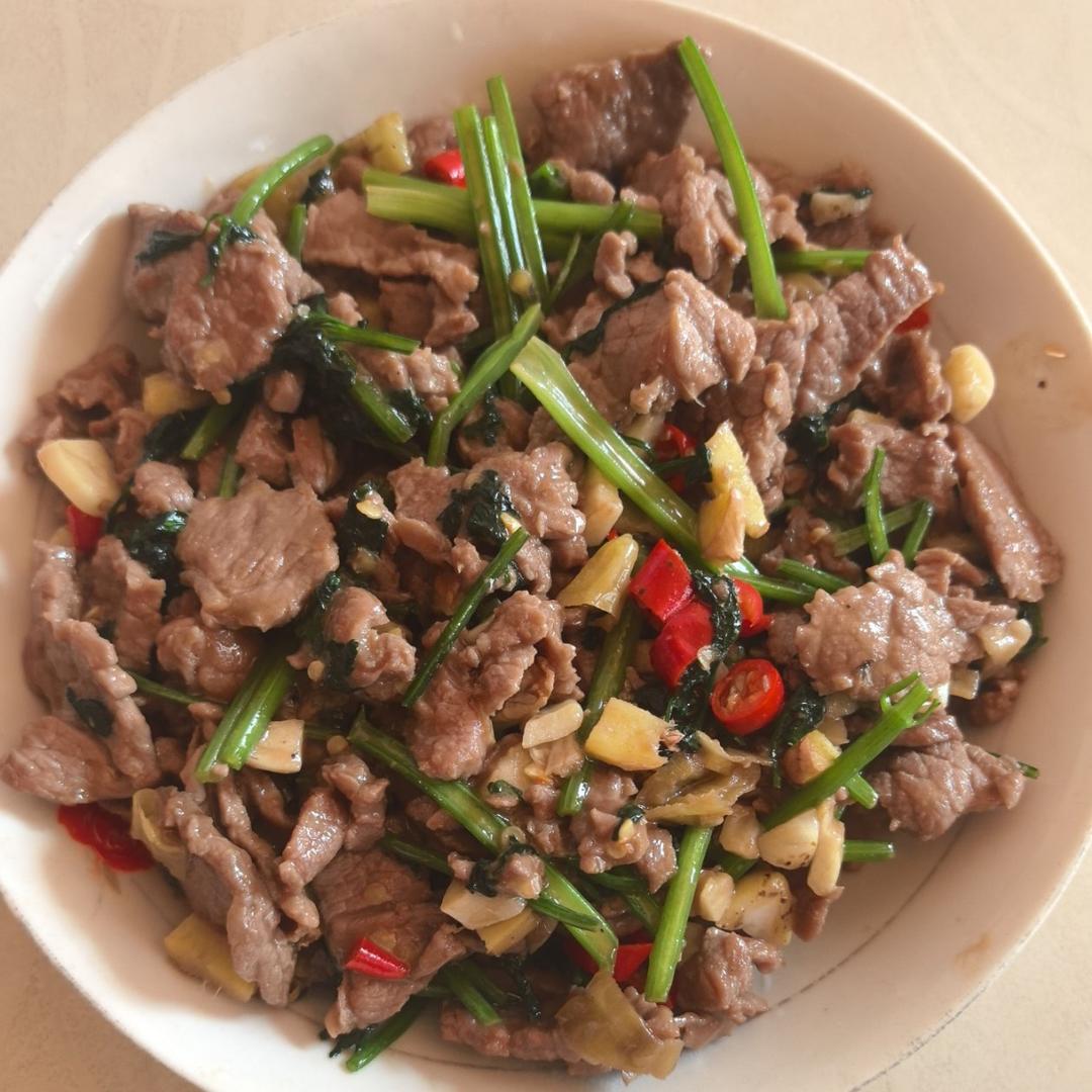 小炒黄牛肉，肉嫩味香！太好吃了简直是米饭杀手！