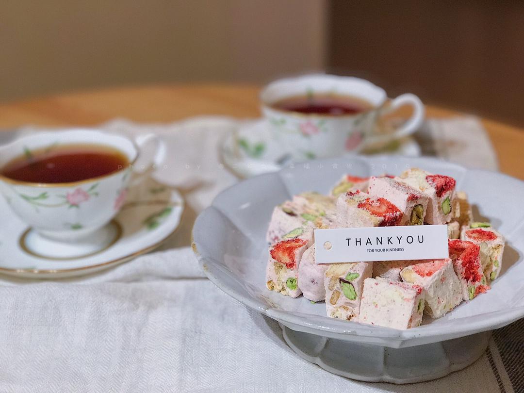 草莓开心果雪花酥~让人心情愉悦系列之五的做法