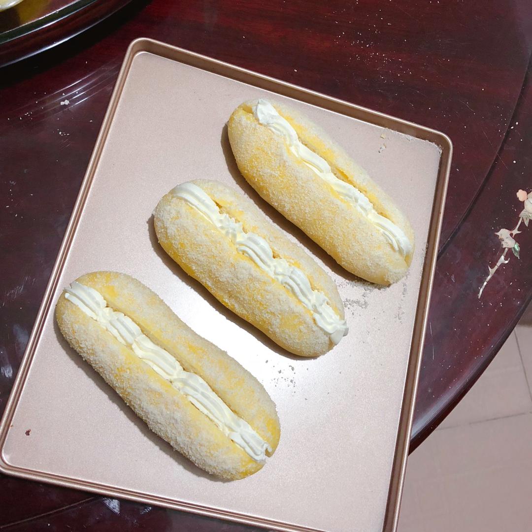 儿时去面包房必买的［椰丝奶油包］