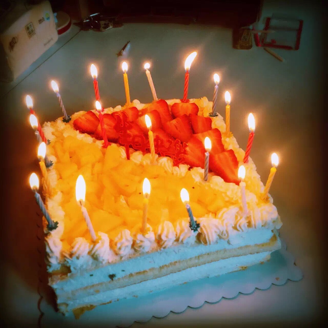 简单奶油裱花水果蛋糕